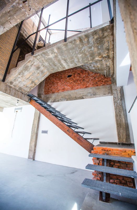 La escalera como elemento vinculante entre la construcción preexistente y la nueva 