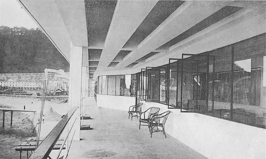 Vista de la terraza cubierta (planta primera) en 1929. Fuente: Real Club Náutico de San Sebastián, 1928-1929. Colegio de Arquitectos de Almería, 1995, p. 44.