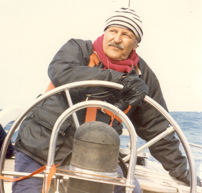 Ramón Vázquez Molezún, navegando