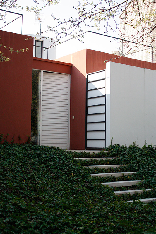 La Casa Moratiel en 2012 (rehabilitada con Joan Roig). Acceso