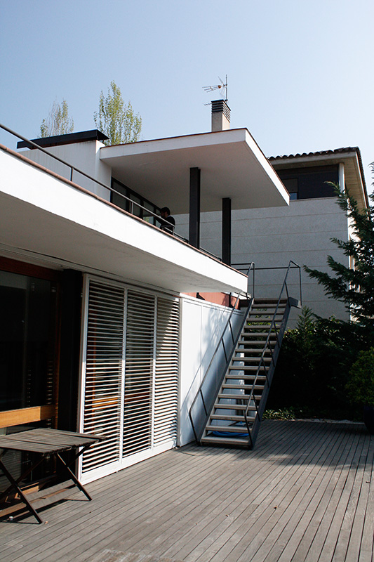 Casa Moratiel en 2012 (rehabilitada por Joan Roig). Escalera de acceso al estudio